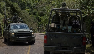 Militares matan a 6 migrantes al disparar contra una camioneta que evadió un control