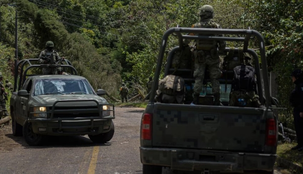 Militares matan a 6 migrantes al disparar contra una camioneta que evadió un control