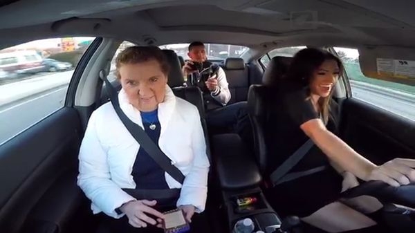 Le regaló a su novia ropa interior con un &quot;vibrador&quot; oculto y se lo conectó cuando debía conocer a la suegra