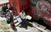 Por décadas, vecinos de la zona de Atemajac han llenado sus bidones y garrafones con el agua que emerge de un nacimiento. Algunos incluso la usan para beber.