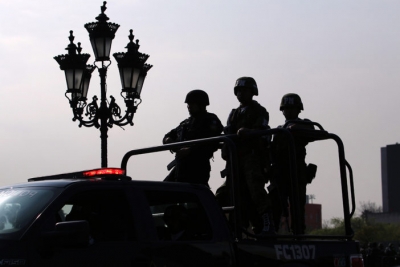 Soldados realizan labores de vigilancia en Monterrey.