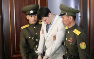 Sentencia Corea del Norte a estadounidense a 15 años de prisión