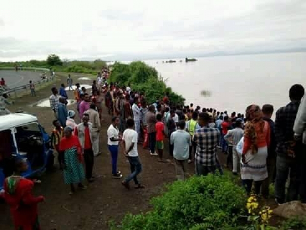 Un cocodrilo devora a un pastor durante un bautismo masivo a orillas de un lago en Etiopía