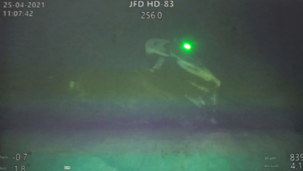 Muestran los restos del submarino hundido de la Armada indonesia, encontrados en el fondo del mar divididos en tres partes