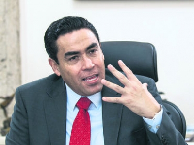 Luis Carlos Vega Pámanes. Dijo que va a respetar la suspensión que otorgó el TAE.