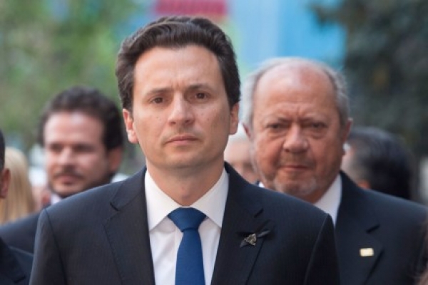 El director de Pemex, Emilio Lozoya y el líder petrolero, Carlos Romero Deschamps. 