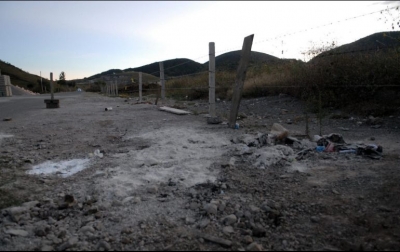 La comisaría de Zapopan precisa que en el lugar del hallazgo no hay domicilios ni negocios cercanos, ni tampoco alumbrado público, por lo que no se cuenta con testigos oculares que puedan aportar detalles para esclarecer los hechos.