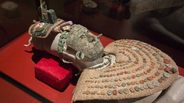 El ajuar de la Reina Roja presentado en México.