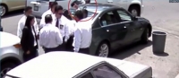 El momento en el que un presunto agente coloca el arma en el vehículo del abogado de Infraiber