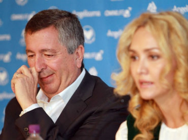 Angélica Fuentes y Jorge Vergara se disputan el control de varias empresas desde 2014.