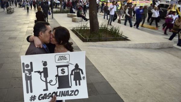 Las protestas del gasolinazo en México revelan la importancia política del precio del combustible.