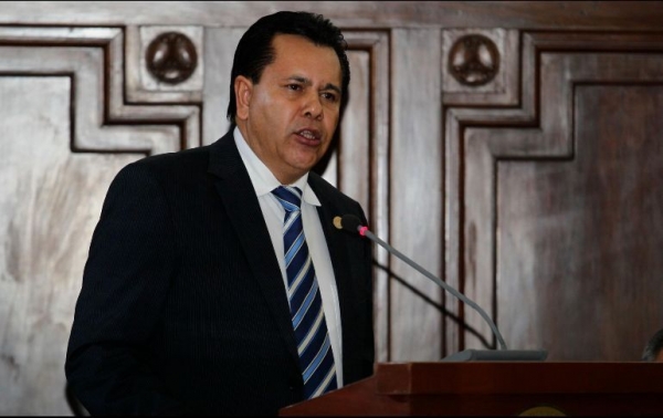 Rodríguez González aclara que no se retirará y seguirá en su cargo.