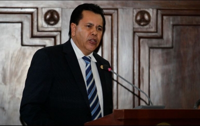 Rodríguez González aclara que no se retirará y seguirá en su cargo.