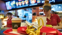 &quot;Ambiente de trabajo tóxico&quot;: Empleados de McDonald&#039;s denuncian agresión y acoso sexual