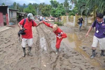 Laura Bozzo. Disfraz de rescatista.