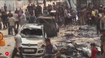 Un ataque israelí en la ciudad de Rafah, en el sur de Gaza, incendió un campamento de tiendas de campaña que albergaba a palestinos desplazados y mató al menos a 45 personas, lo que no hizo más que aumentar las crecientes críticas internacionales que Israel ha enfrentado por su guerra con Hamás.