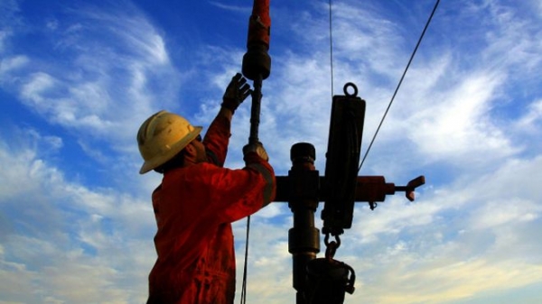 El sueño de algunos de convertirse en potencia petrolera se ha esfumado con el crudo a US$30 por barril.