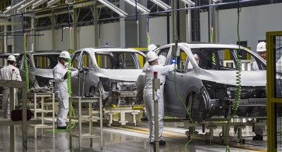 Récord de producción y exportación de autos de México en 2015