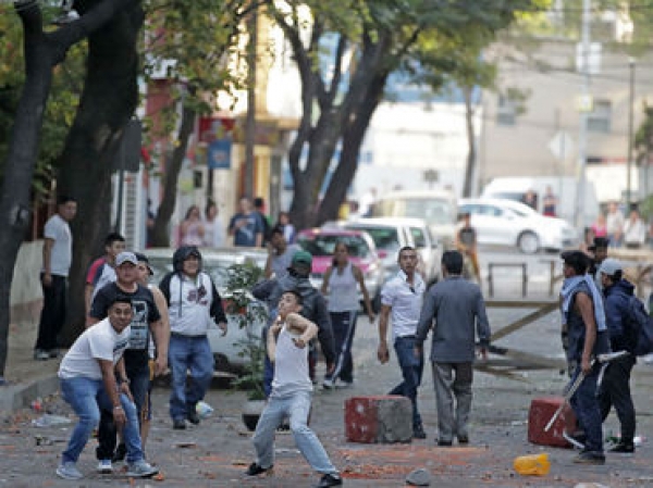 En la Ciudad de México, registran 29 saqueos y 30 protestas contra el alza a las gasolinas.