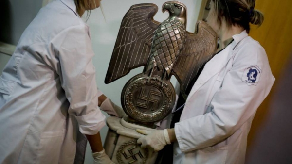 Algunas de las piezas nazis recuperadas por la Policía Federal Argentina