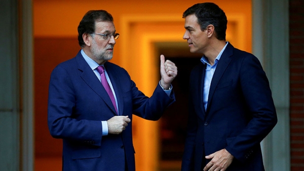 El presidente Mariano Rajoy con el líder socialista Pedro Sánchez en Moncloa. 6 de julio de 2017.