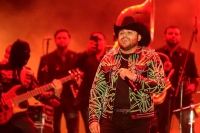 El cantante habría dado 19 conciertos a un supuesto miembro del CJNG