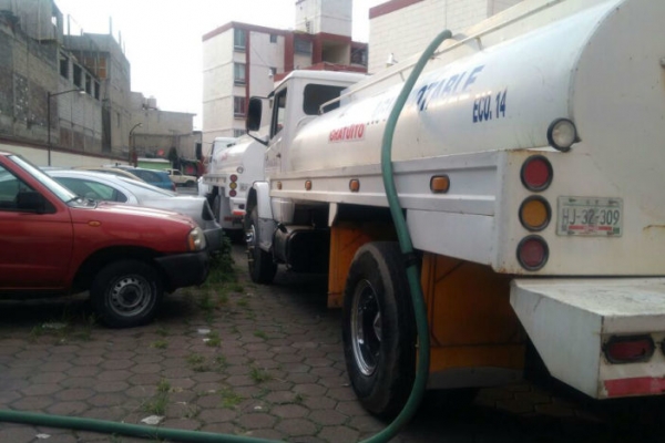 Pipa de agua en la delegación Iztapalapa