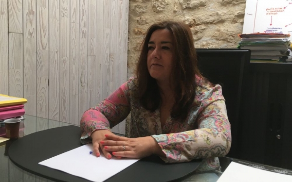 Francesca Satta, del Colegio de Abogados de Saintes, defiende a los padres de una niña pequeña, víctima del cirujano de Jonzac
