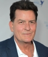 Vecina de Charlie Sheen condenada a dos años de libertad condicional por atacarlo