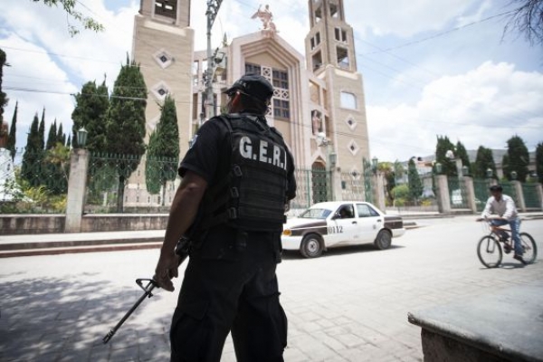 Un policía estatal, en Chilapa, Guerrero
