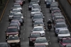 En esta foto de archivo del 18 de marzo de 2016 se observan autos que se mueven lentamente en medio del tráfico de la Ciudad de México.