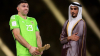 Emiliano &#039;Dibu&#039; Martinez con el trofeo de mejor portero del Mundial de Qatar 2022
