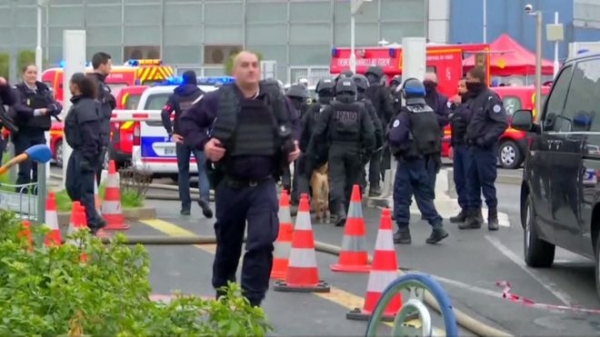 El incidente, descrito como &quot;extremadamente serio&quot; por las autoridades francesas, motivó el cierre del aeropuerto.