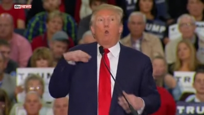 Donald Trump se burla de periodista con discapacidad