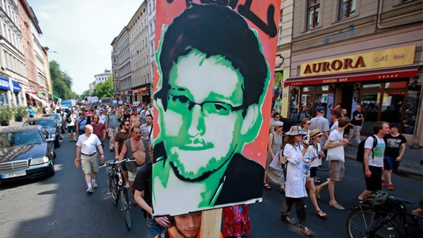&#039;Pregúntame lo que sea&#039;: Snowden revela a los internautas quién manda de verdad en EE.UU.