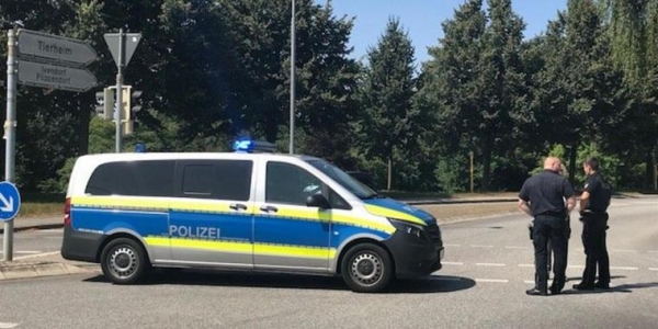 Un hombre hiere con cuchillo a 14 personas en un autobús en el norte de Alemania