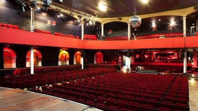 La sala Bataclan abrió sus puertas en 1864 y tiene capacidad para unas 1.500 personas.