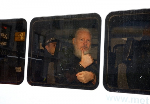 Policía británica: Assange fue arrestado en relación con una orden de extradición de la autoridades de EE.UU.