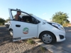 ¿Cooperativa? Uno de los nuevos taxis pirata, con el número 24, transporta a una mujer desde Tlajomulco a Guadalajara.