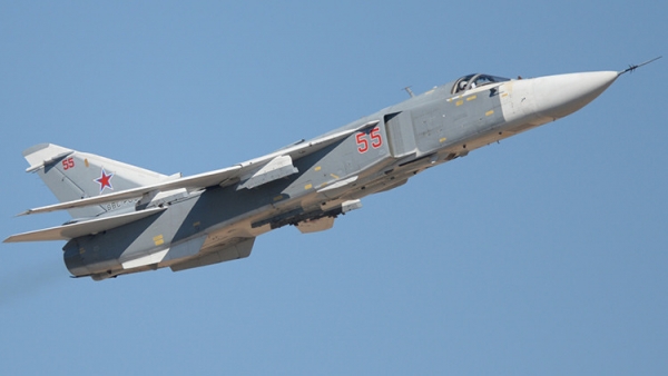 Aviones de combate rusos se acercan a escasos metros de un destructor de misiles americano