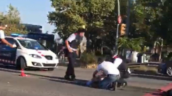 Muere en un tiroteo con la policía el sospechoso que se saltó el control en la Diagonal en Barcelona