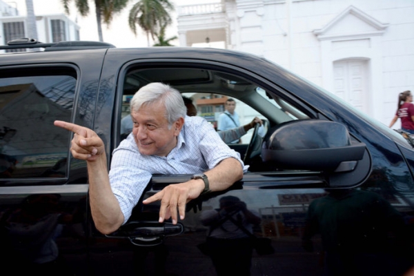 López Obrador de gira en Culiacán.