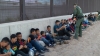 Migrantes detenidos por la Oficina de Aduanas y Protección Fronteriza, en EE.UU., 15 de mayo, 2019.
