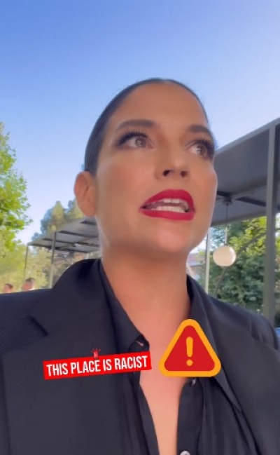 La cantante de la &quot;La Quinta Estación&quot;, Natalia Jiménez, acusa a restaurante de Hollywood de echarla por hablar español