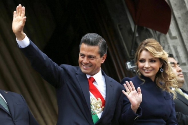 El presiente Peña Nieto junto a su mujer, Angélica Rivera.