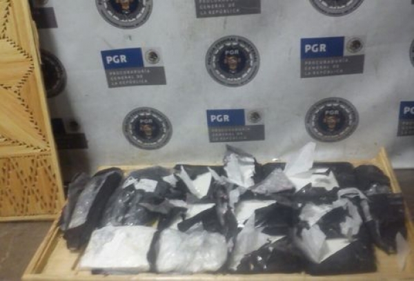 PGR asegura heroína y cocaína en aeropuerto de Guadalajara