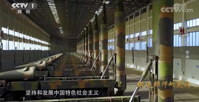 Al menos una docena de misiles DF-26B fueron expuestos en la serie documental &#039;Dongfeng&#039;, que conmemora el 73º aniversario de la fundación del país.