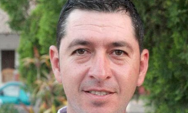 La Fiscalía dijo que se lleva a cabo un operativo en la zona para dar con el paradero del agresor y presentarlo ante una instancia judicial.