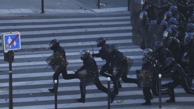 Multitud millonaria paraliza Francia en megaprotesta contra el Gobierno