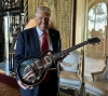 Donald Trump ahora venderá guitarras con precios de hasta 10 mil dólares